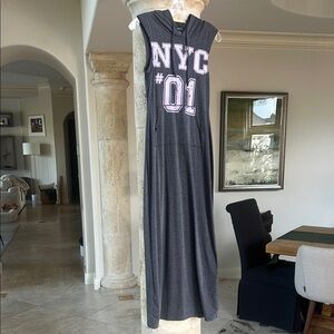 Women’s Gray Sleeveless NYC Maxi Dress Size Small Grey with purple print